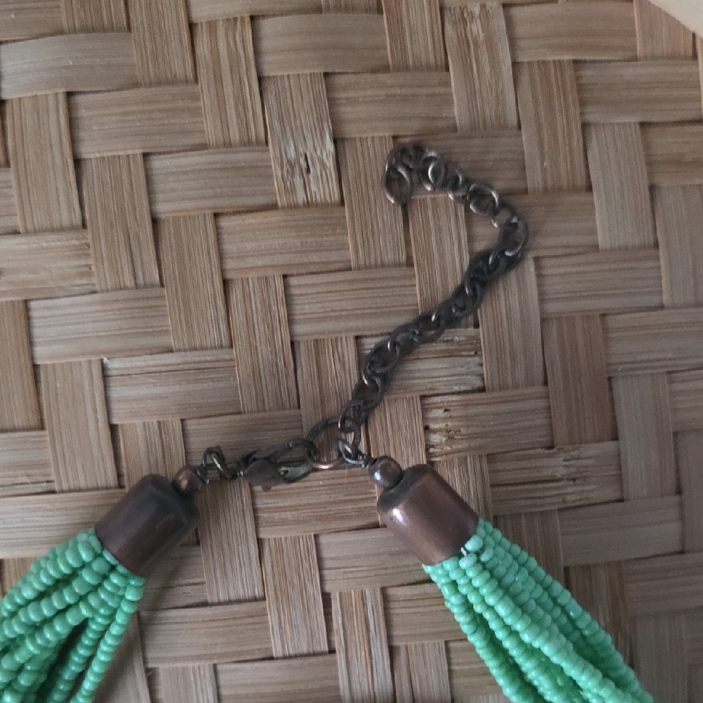 Vintagr Green Beaded Necklace with Copper-Tone Details - Picture 2 of 3